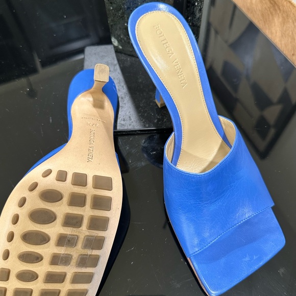 Bottega Veneta Vibrant Blue Heels - Picture 4 of 4